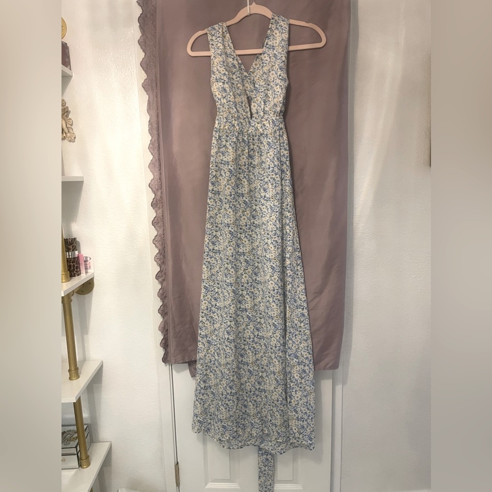 Maxi dress with blue and yellow flowers